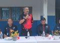 Kepala SMPN 27 Batam (tengah) di dampingi oleh tim IWO Kota Batam sedang berikan pengarahan kepada anak murid di SMPN 27 Batam. (Foto: IWO).
