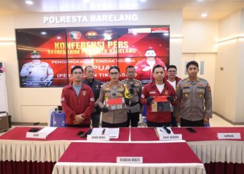 Kabid Humas Polda Kepri saat memberikan keterangan kepada awak media (Foto: Putra Gema Pamungkas)