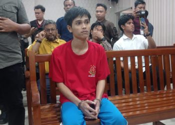 Fandi Ramadhan saat akan menjalani proses persidangan di PN Batam (Foto: Putra Gema Pamungkas)