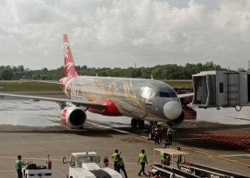 Maskapai AirAsia yang melayani penerbangan rute Batam-Malaysia (Foto: Putra Gema Pamungkas)