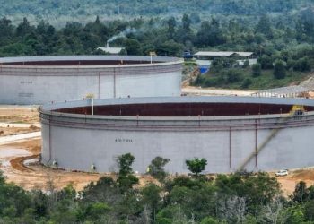 Proyek pembangunan tangki penyimpanan minyak (oil storage) saat dikerjakan. (Foto: Ist/dok: Pertamina).