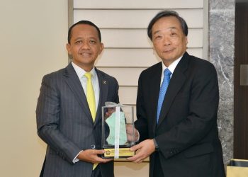 Menteri ESDM Bahlil Lahadalia (kiri) saat bertemu CEO INPEX Corporation, Takayuki Ueda, di Tokyo Jepang Minggu, 15 Maret 2026. (Foto: Ist./  esdm.go.id).