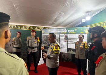 Polda Kepri saat melakukan peninjauan pos pelayanan Batam Centre (Dok: Humas Polda Kepri)
