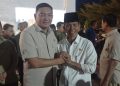 Amsakar Achmad (kanan) saat bersama Menteri Pertahanan RI, Sjafrie Sjamsoeddin (kiri) di Kota Batam (Foto: Putra Gema Pamungkas)