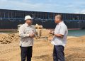 Anggota/Deputi Bidang Investasi BP Batam, Fary Djemy Francis, melakukan peninjauan langsung dan dialog dengan pelaku usaha. (Foto: Humas BP).