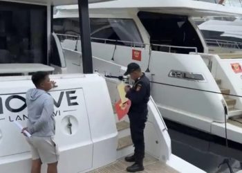 Ditjen Bea dan Cukai segel
empat yacht asing di Pantai Marina Jakarta Utara, karena dugaan penyalahgunaan fasilitas impor. (Foto: Ist./ merdeka.com).
