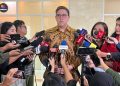 Wakil Ketua Komisi-I DPR RI, Dr. Dave AF Laksono, ME saat dicegat para wartawan. (Foto: Ist./ lkipartaigolkar.com).