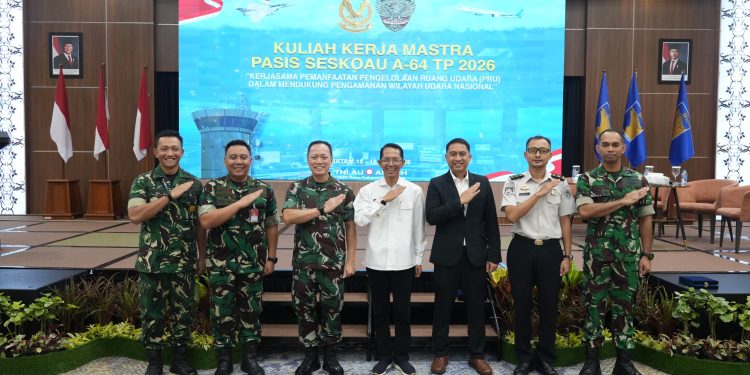 Kepala BP Batam, Amsakar Achmad hadir dalam kegiatan  Kuliah Kerja Pencarian Data Penelitian Pasis Seskoau Angkatan-64 Tahun 2026 di Balairungsari, Batam Centre. (Foto: Humas  BP).