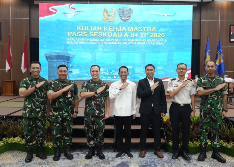 Kepala BP Batam, Amsakar Achmad hadir dalam kegiatan  Kuliah Kerja Pencarian Data Penelitian Pasis Seskoau Angkatan-64 Tahun 2026 di Balairungsari, Batam Centre. (Foto: Humas  BP).