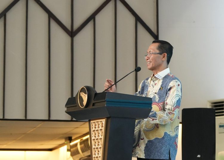 Kepala BP Batam, Amsakar Achmad hadir dalam kegiatan penandatanganan serangkaian perjanjian kerja sama strategis bersama PT PLN Batam dan PT Digitalland Service One (DayOne), pada Jumat, 17 April 2026 di Balairung Sari BP Batam. (Foto: Humas BP).