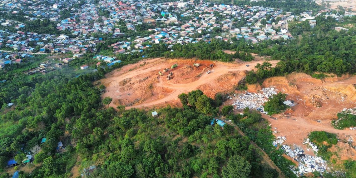 Pembukaan lahan hutan di Kota Batam untuk mendukung proses pembangunan (Dok: Akar Bhumi Indonesia)