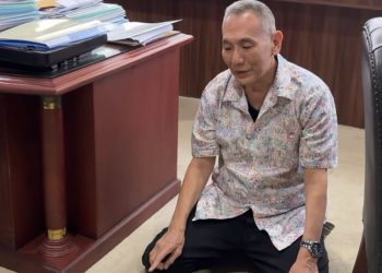 Pengusaha jalan tol Jusuf Hamka di ruang kerjanya mengucapkan rasa syukur setelah majelis hakim Pengadilan Negeri Jakarta Pusat mengabulkan gugatan yang diajukan PT Citra Marga Nusaphala Persada Tbk (CMNP). (Foto: Ist./Tangkapan layar Instagram @jusufhamka).