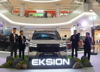 Peluncuran mobil SUV 7-seater Wuling Eksion dalam pameran otomotif di Grand Batam Mall, Batam (Foto: Putra Gema Pamungkas)