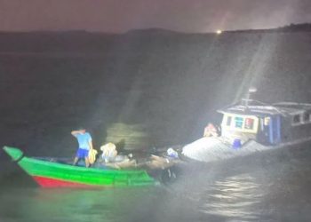 KM Melina yang digunakan untuk mengangkut batu granit curian di perairan Karimun, Kepulauan Riau (Dok: Koarmada 1)