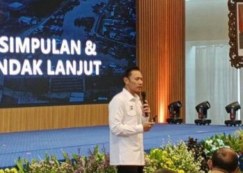 Menteri Koordinator (Menko) Bidang Infrastruktur dan Pembangunan Kewilayahan, Agus Harimurti Yudhoyono saat memimpin rapat koordinasi (rakor) bersama jajaran kementerian dan lembaga serta kepala daerah bahas perlindungan pesisir pantai utara (Pantura Jawa, Senin, 4 Mei 2026 di Jakarta. (Foto: Ist./ CNBC Indonesia).
