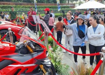 Masyarakat antusias melihat aset rampasan Kejakgung yang akan dilelang. (Foto: Ist./ detikcom).