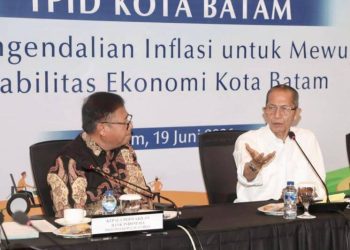 Wali Kota Batam, Amsakar Achmad, memimpin jalannya High Level Meeting Tim Pengendalian Inflasi Daerah (TPID) Kota Batam Tahun 2026.