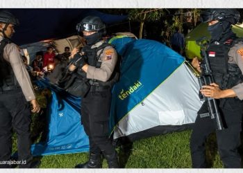 Pihak Kepolisian RI turun tangan saat sejumlah massa bertindak membubarkan Perkemahan JAI di Karanganyar Jawa Tengah. (Foto: Ist./ IG.Setara Institute).