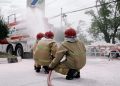 Petugas saat melakukan simulasi pemadaman mobil tangki pertamina yang terbakar (Dok: Pertamina)