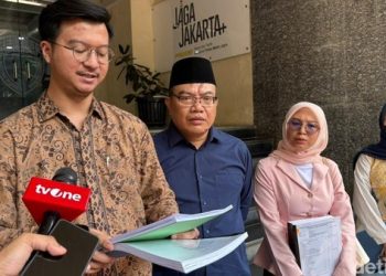 Kuasa hukum para korban penipuan Hanania Travel saat memberi keterangan pers di Polda Metro Jaya (Foto: Ist./ detikcom)