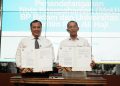 MoU yang sudah di tandatangani oleh kepala BP Batam, Amsakar Achmad bersama Rektor Universitas Maritim Raja Ali Haji, Prof. Dr. Agung Dhamar Syakti. (Foto: Humas BP).