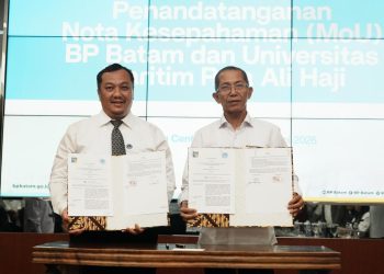 MoU yang sudah di tandatangani oleh kepala BP Batam, Amsakar Achmad bersama Rektor Universitas Maritim Raja Ali Haji, Prof. Dr. Agung Dhamar Syakti. (Foto: Humas BP).