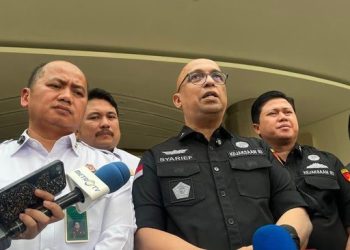 Direktur Penyidikan Jampidsus Kejagung, Syarief Sulaeman Nahdi (ketiga dari kanan) saat beri keterangan kepada wartawan di Gedung Bundar Kejagung, Jakarta Selatan, Selasa, 23 Juni 2026. (Foto: Ist./ detikcom).
