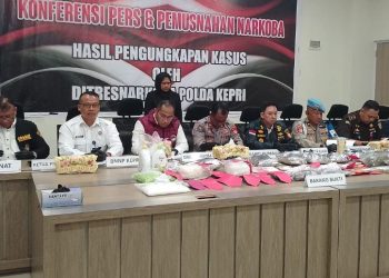 Ditresnarkoba Polda Kepri melakukan ungkap kasus narkotika di Kota Batam (Foto: Putra Gema Pamungkas)
