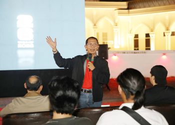Wali Kota Batam, Amsakar Achmad nonton bareng warga pertandingan semifinal piala dunia FIFA 2026. (Foto: Diskominfo).