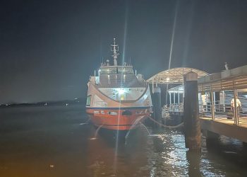 Kapal Ferry Cepat Sandar di Dermaga Penumpang, Harbour Bay Batam (Foto: Tangkapan layar HMS)