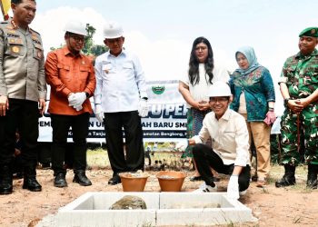 Ground breaking pembangunan SMKN 13 Tanjung Buntung. (Foto: Humas BP).