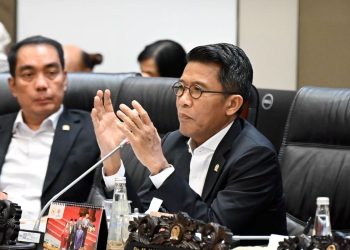 Ketua Komisi XI DPR RI, Mukhamad Misbakhun (kanan). (Foto: Ist./dok.Fraksi PG)