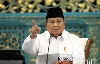 Presiden Prabowo Subianto saat sampaikan taklimat di hadapan Sidang Paripurna Kabinet di Istana Negara, Jakarta Senin, 20 Juli 2026.  (Foto: Ist./Tangkapan layar Youtube Sekretariat Presiden).