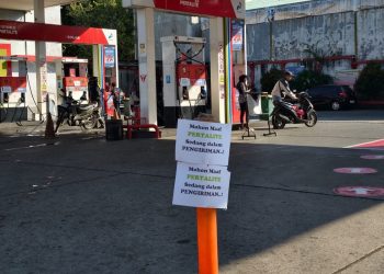 Pantauan di satu SPBU di Bogor, Jawa Barat:  Pertamax Kosong, Antrean Pertalite mengular. (Foto: Ist./. kompas.com).