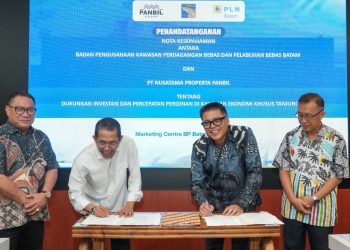 Penandatanganan nota kesepahaman antara PT PLN Batam dan PT Panbil Utilitas Sentosa tentang Kerja Sama Penguatan Keandalan Sistem Kelistrikan PLN Batam. (Foto: Humas BP).
