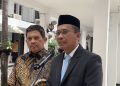 Direktur Utama BPJS Kesehatan, Mayjen TNI (Purn) Prihati Pujowaskito (kanan) didampingi pejabat lama Prof. dr. Ali Ghufron Mukti, M.Sc., Ph.D., AAK.(Foto: Ist./ KOMPAS.com).