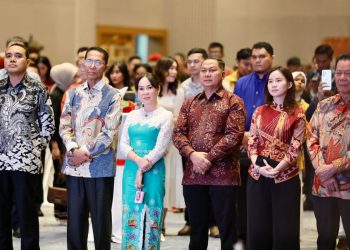 Wali Kota Batam, Amsakar Achmad dan Wakil Wali Kota Batam, Li Claudia chandra menghadiri Singapura National Day reception di Hotel Radisson Batam. (Foto: Diskominfo).