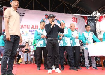 Wali Kota Batam, Amsakar Achmad hadiri perayaan acara HUT ke-81 kemerdekaan RI di Aviari Plaza Batu Aji. (Foto: Diskominfo).