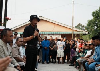 Kepala BP Batam, Amsakar Achmad meninjau  kondisi salah satu stress area di Kavling Sagulung Berseri, Sei Lekop, RW 8 RT 3 dan RT 5, Jumat, 4 September 2026. (Foto: Humas BP).