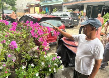 Warga GMP Tahap 2, Tanjung Sengkuang sedang manfaatkan air yang sudah mengalir dengan normal di lokasi mereka. (Foto: Humas BP).