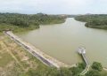 Salah satu waduk di Kota Batam tempat menampung air bersih sedang surut. (Foto: HMS./ Ist).