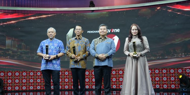 BP Batam mendapat penghargaan  kategori Innovation for Program Sustainability: Optimalisasi Investasi, Ekonomi dan Infrastruktur tersebut, diberikan bertepatan dengan peringatan Hari Bakti BP Batam ke-55. (Foto: Humas BP).